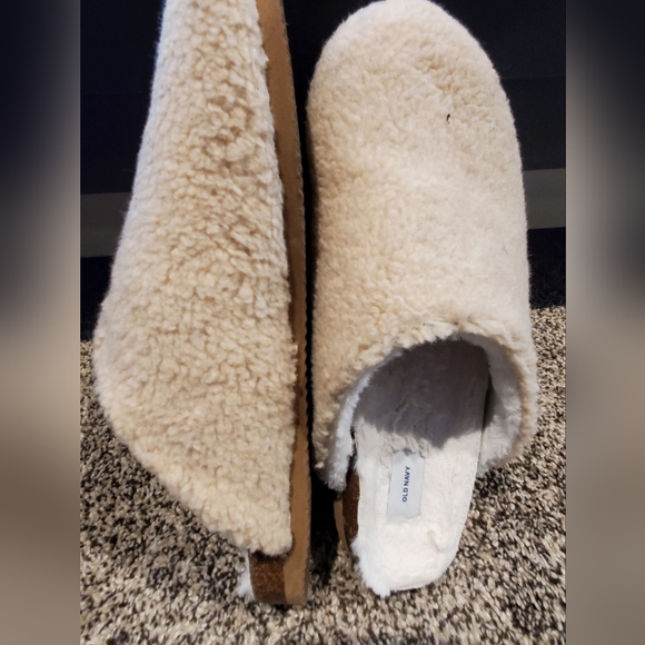 Old Navy winter slides - Picture 2 of 3